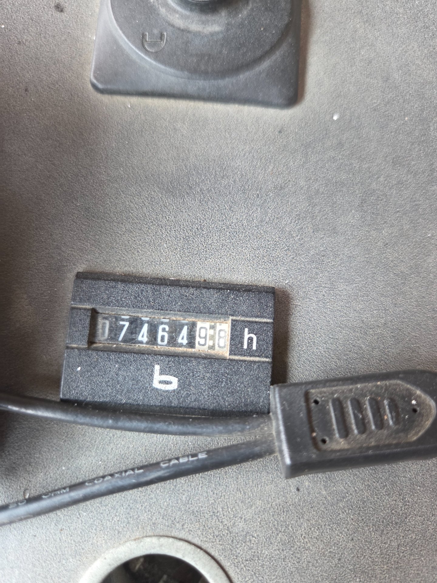 LTM 1095-5.1 Gauges & Hours 1