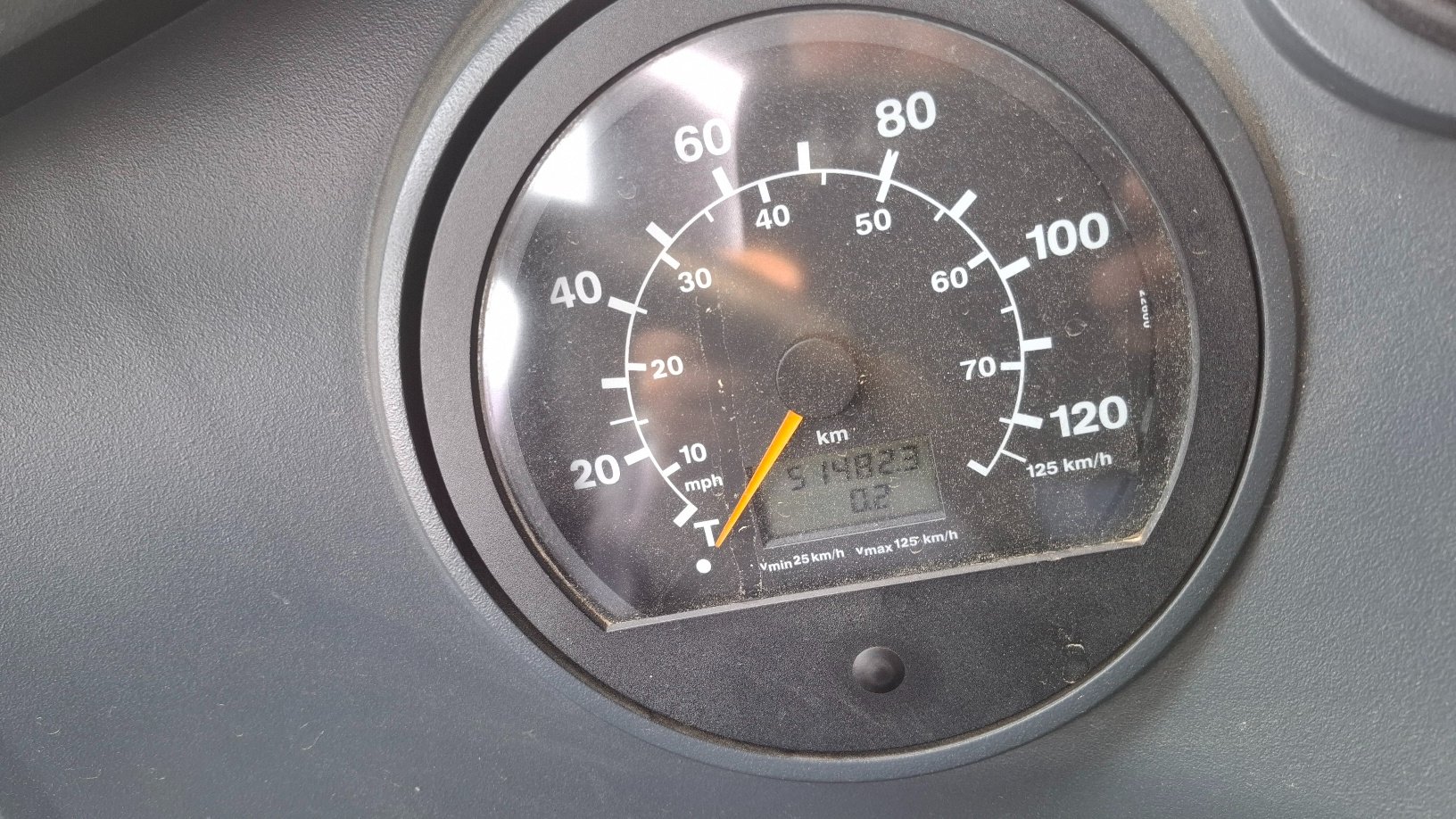 LTM 1100-5.2 Gauges & Hours 1