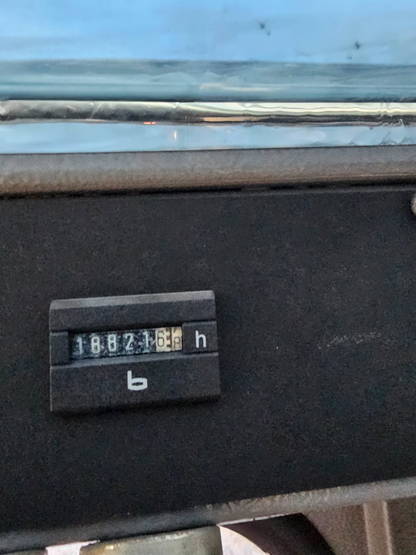 LTM 1500-8.1 Gauges & Hours 3