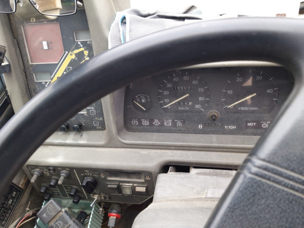 LW 80-1 Gauges & Hours 2