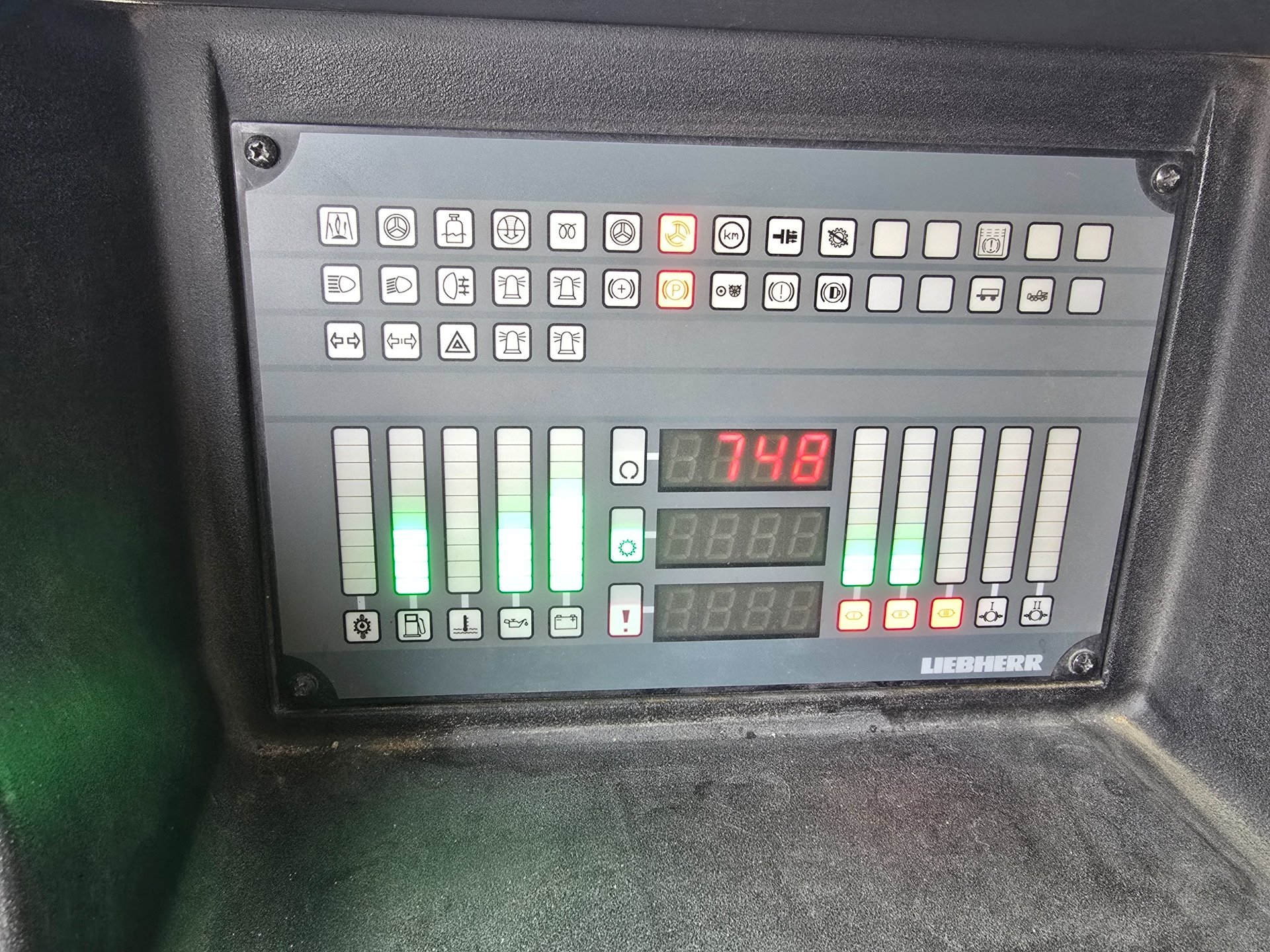 Liebherr MK 80 계기판 · 거리/시간 2